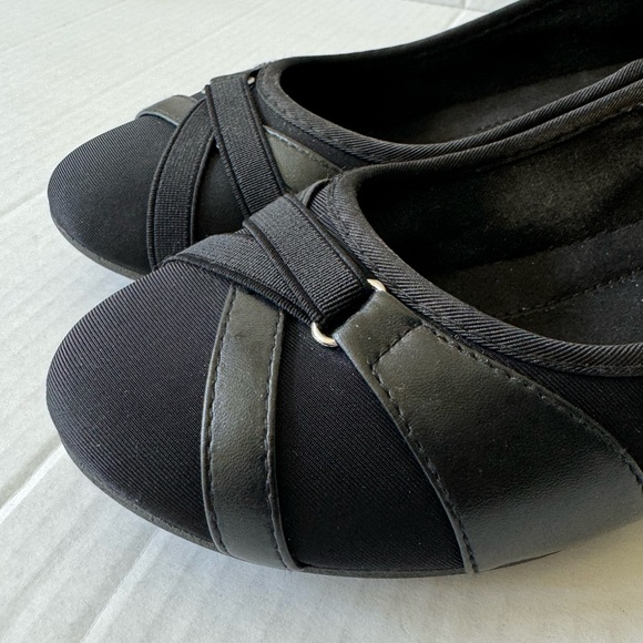 CL LAUNDRY WOMENS LOW HEEL WEDGES. BLACK SLIP ON CANVAS SHOES. GREAT CONDITION - Picture 11 of 15